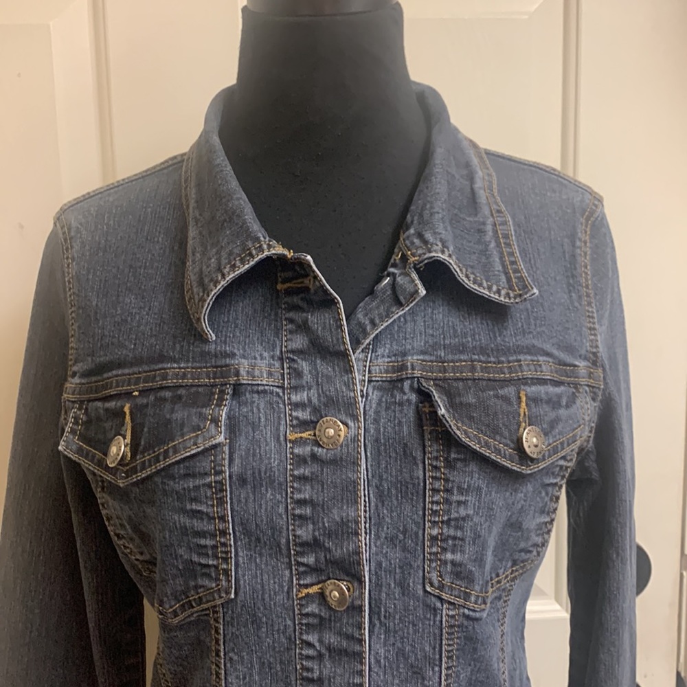 JeanBay Large Petite Jean jacket with design on back, Pit to Pit 19”, L… - Picture 3 of 10